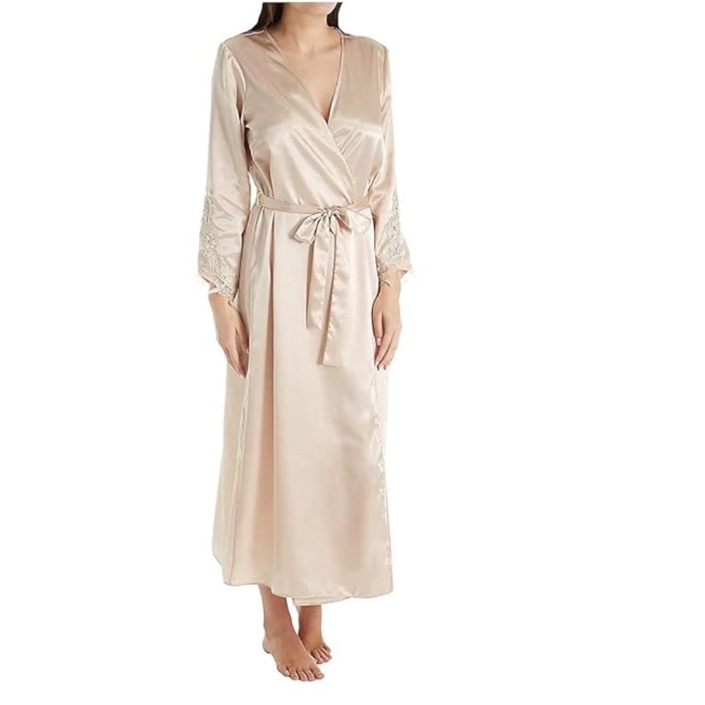 NWOT Flora Nikrooz Stella Almond Robe Size Large